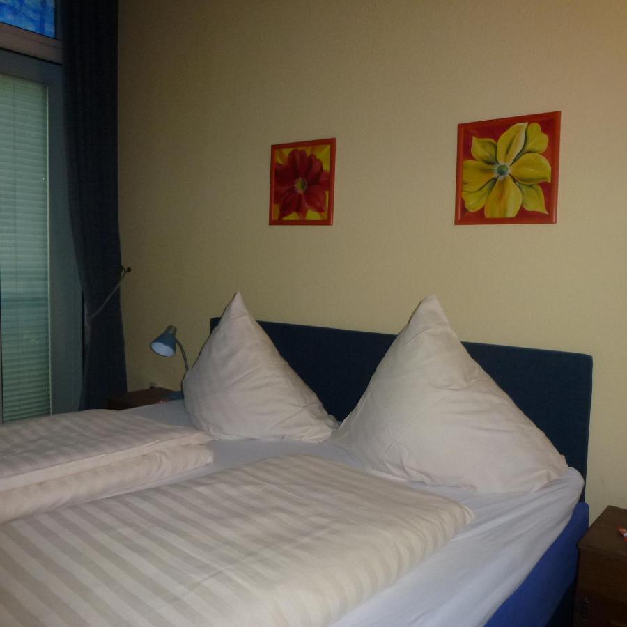 Hotel Adler Дюссельдорф Экстерьер фото