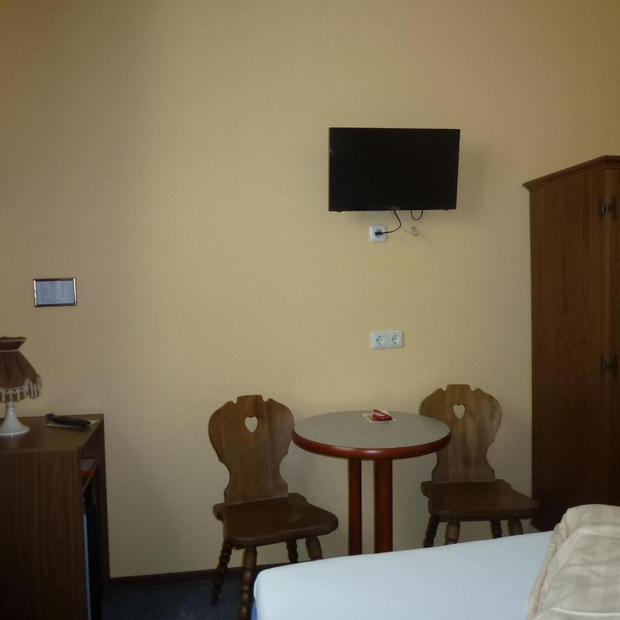 Hotel Adler Дюссельдорф Экстерьер фото